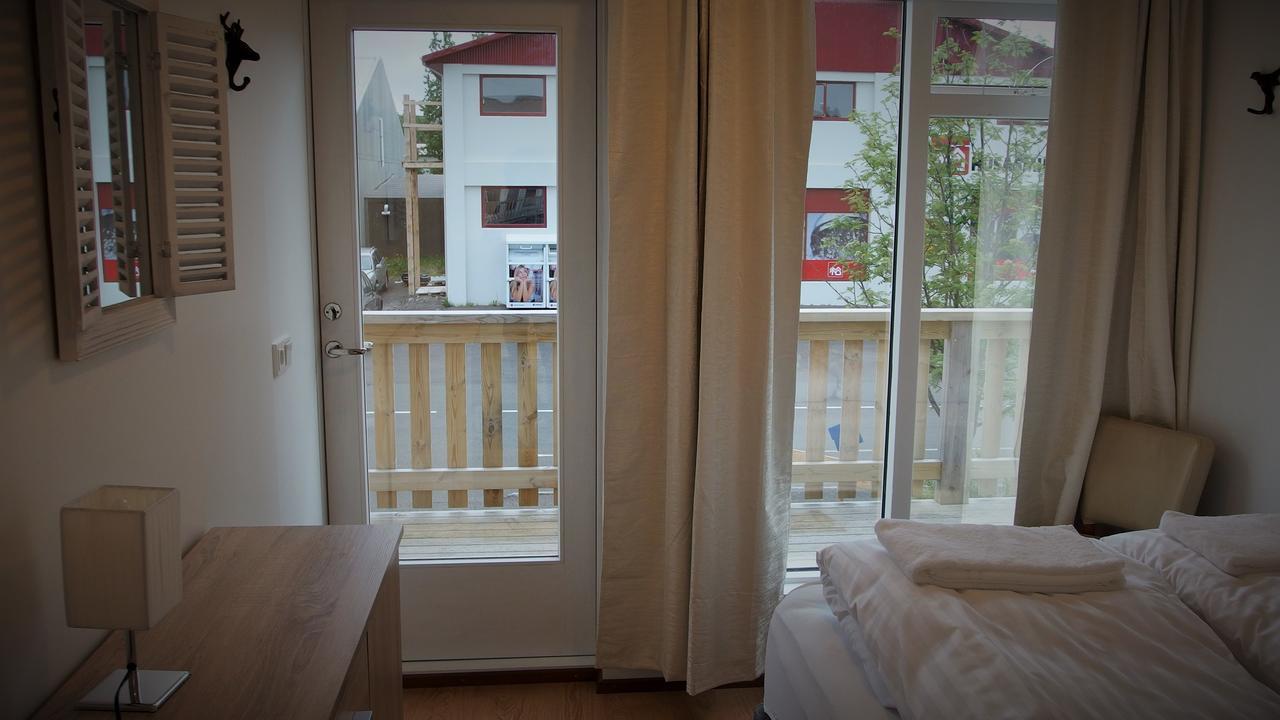 Husavik Hostel エクステリア 写真