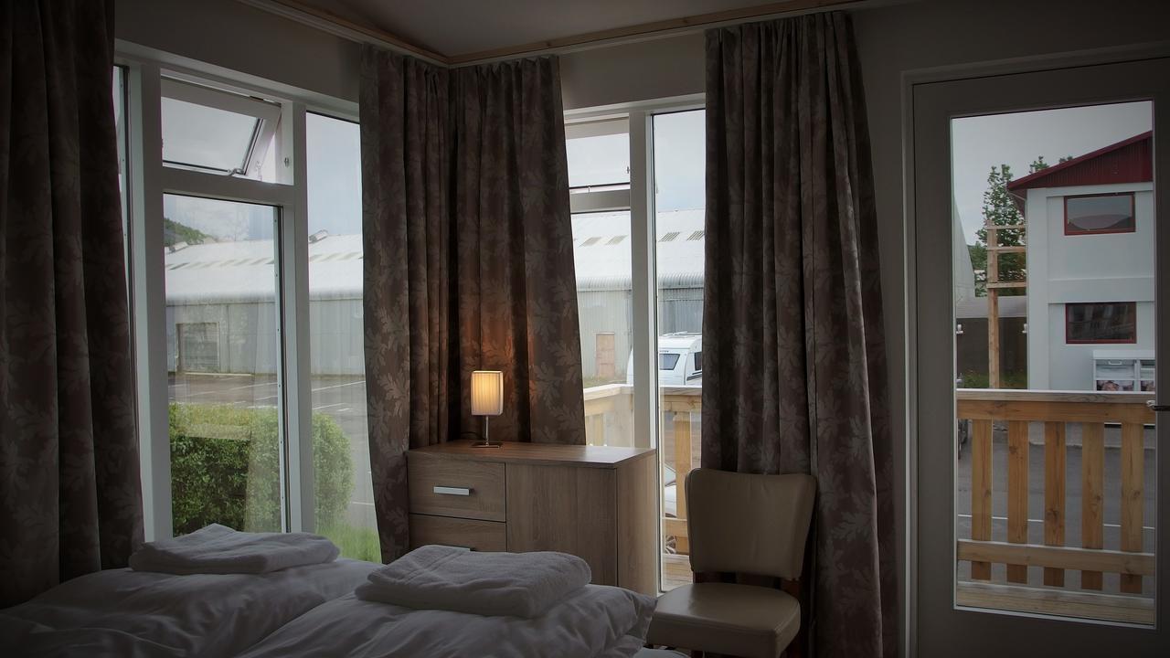 Husavik Hostel エクステリア 写真