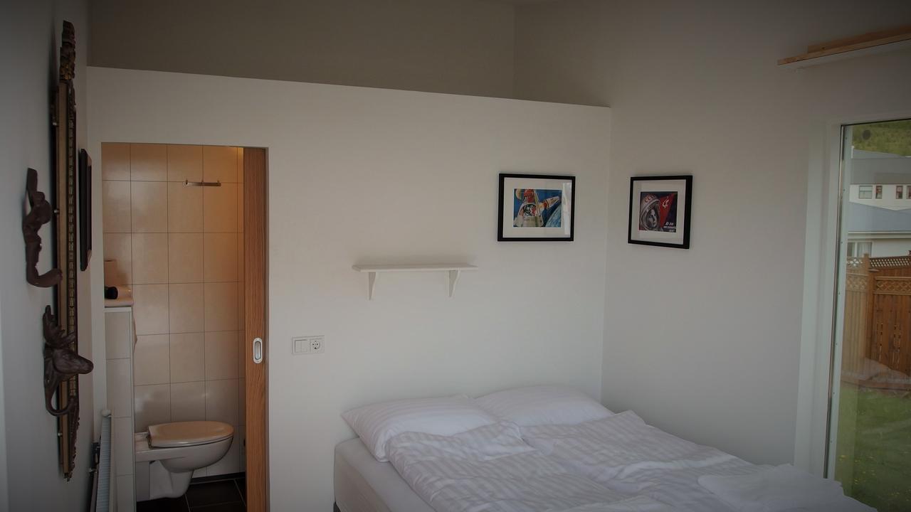 Husavik Hostel エクステリア 写真