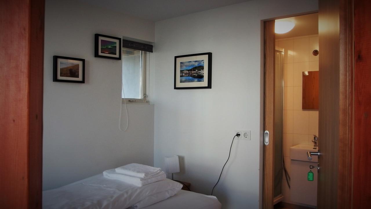 Husavik Hostel エクステリア 写真
